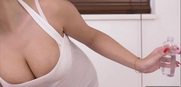 Hot Massager Drains Her VIP Customer!